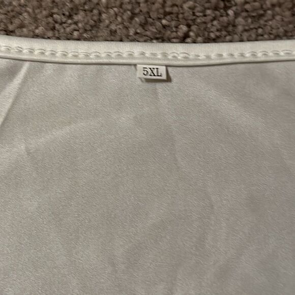 Plus Size Abstract print Top! - Picture 5 of 10